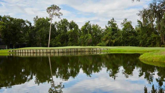 Queen's Harbour Yacht & Country Club